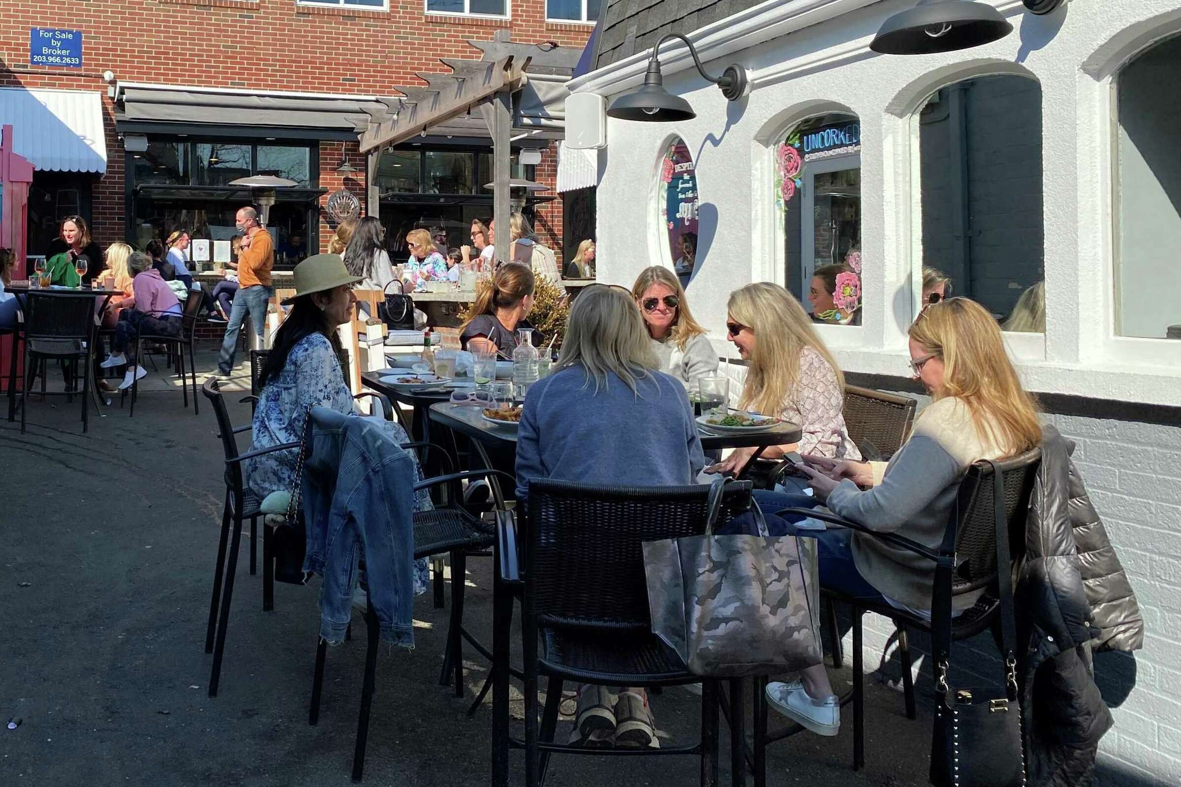 customers_outside_restauarant Restaurants in New Canaan